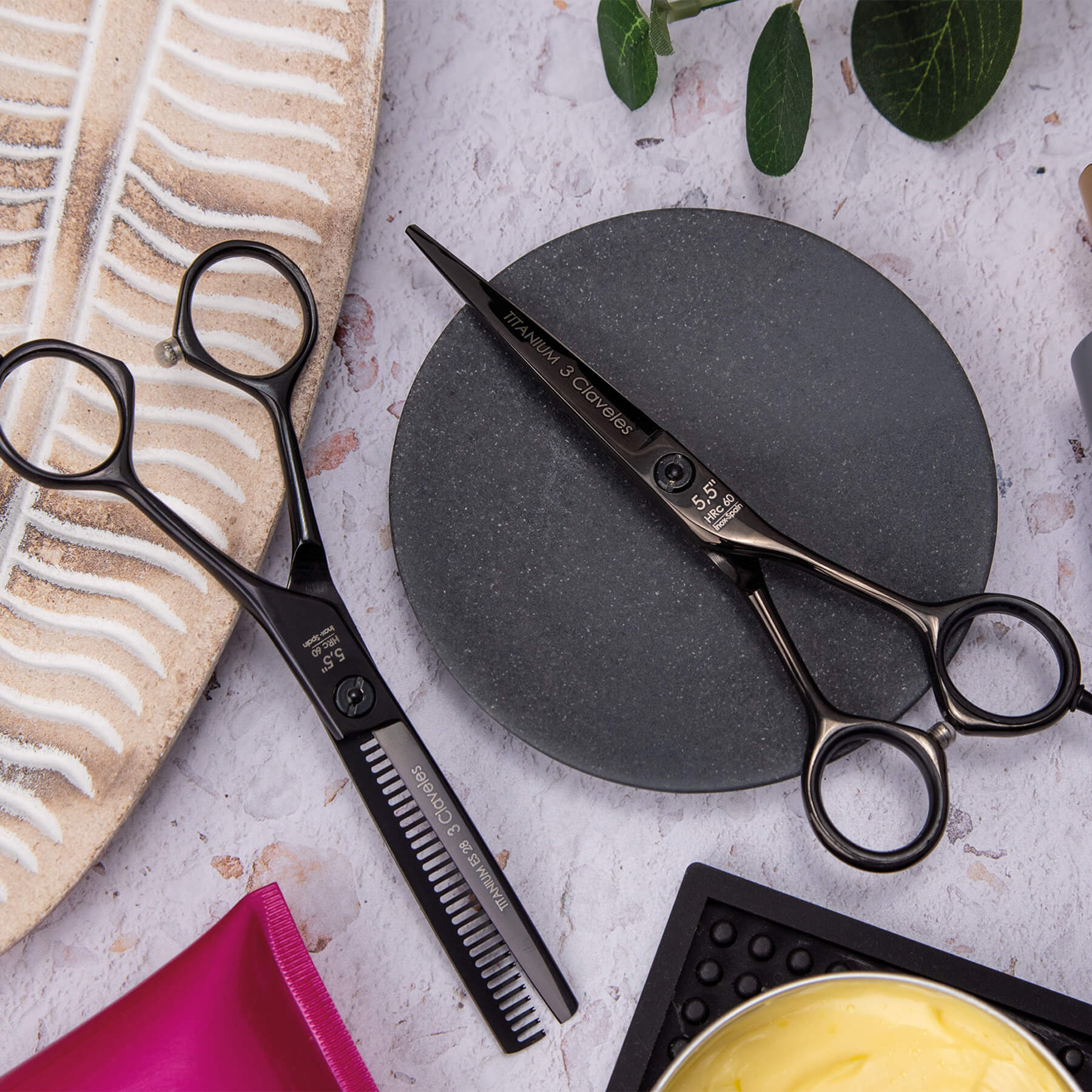 tijera peluquero titanium 3 claveles